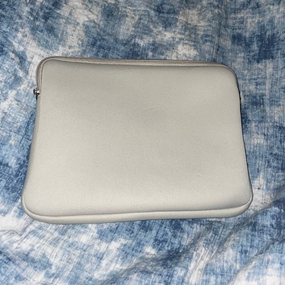 silver ipad travel case - Picture 1 of 3